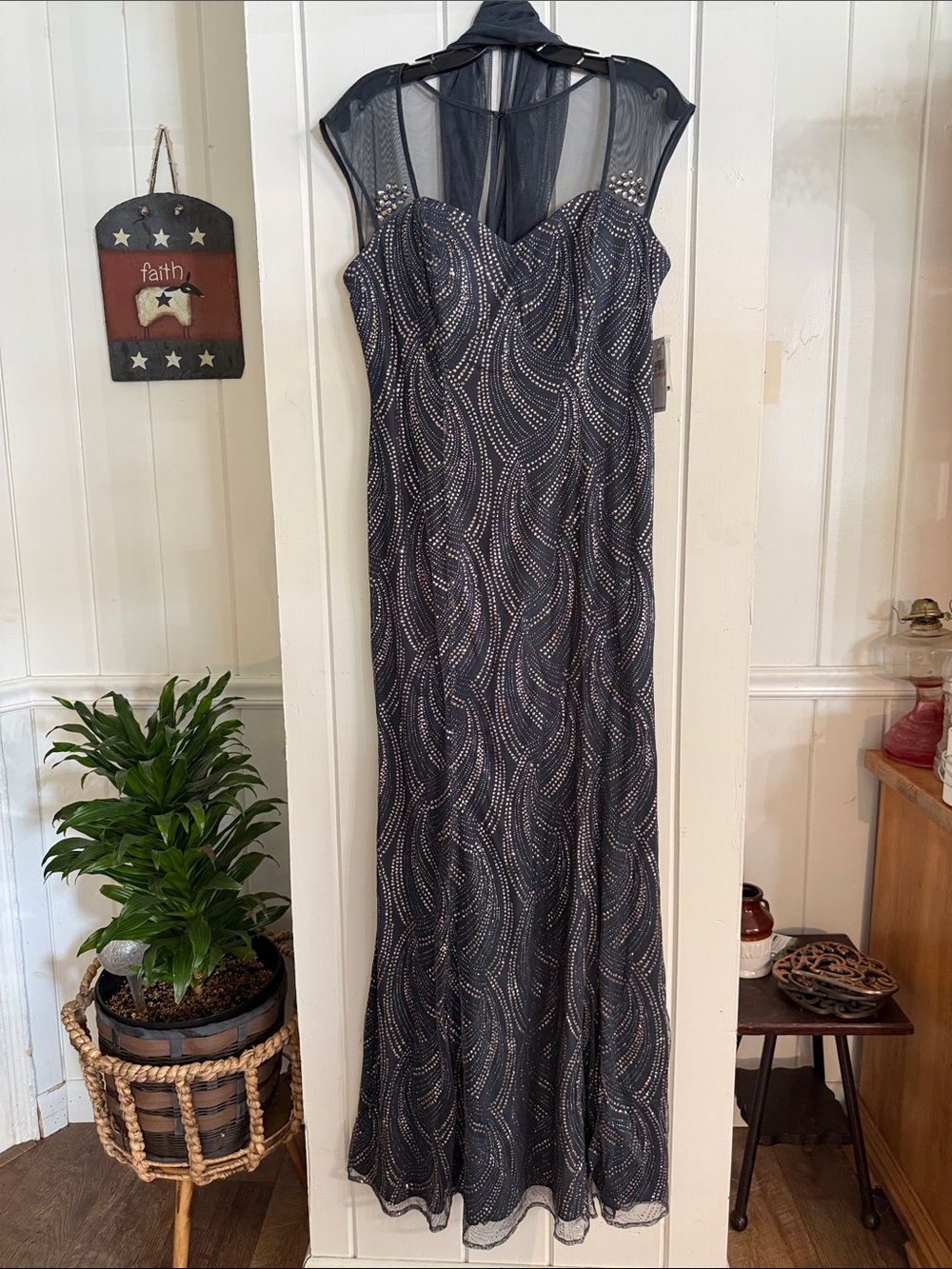 SLNY Evening Dress with Silver Metallic Swirl Beading Size 10